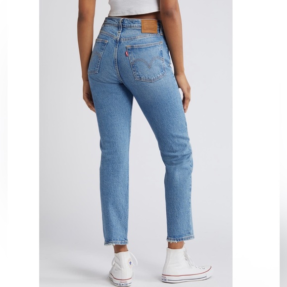 Levi's®
Wedgie High Waist Straight Leg Jeans - Picture 3 of 5
